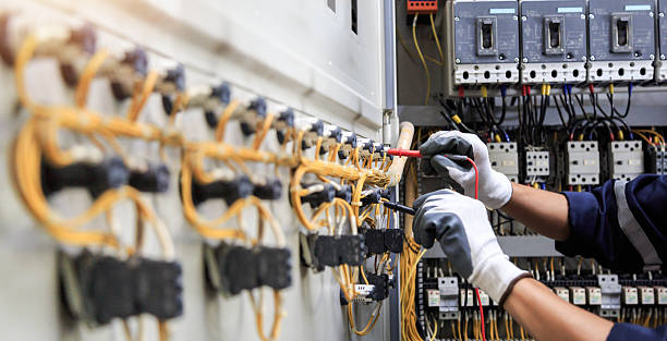 Professional Electrician technician working in El Paso, IL